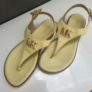MICHAEL KORS JILLY FLAT SANDAL LT YELLOW SZ 7 NO BOX EUC WORN ONCE
